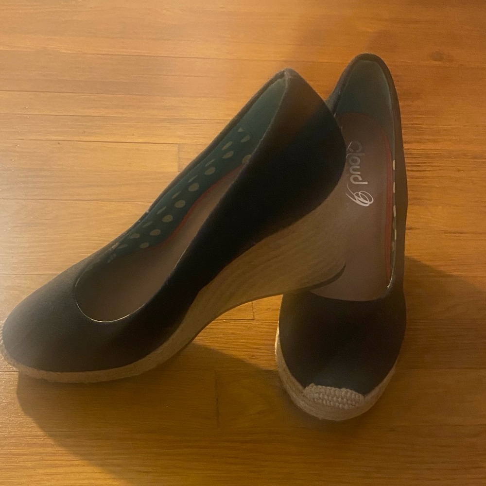 Wedge slip on, canvas, used / great condition, size 9.5 - Picture 4 of 4